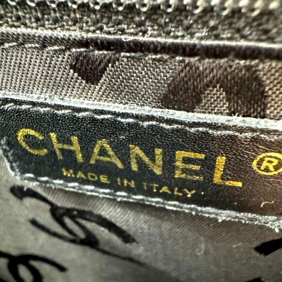 Auth Chanel Black Matte Leather Wild Stitch Surpique Medium Zip Around Tote Bag - Picture 15 of 16